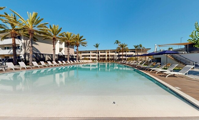 Building Photo - Eight 80 Newport Beach