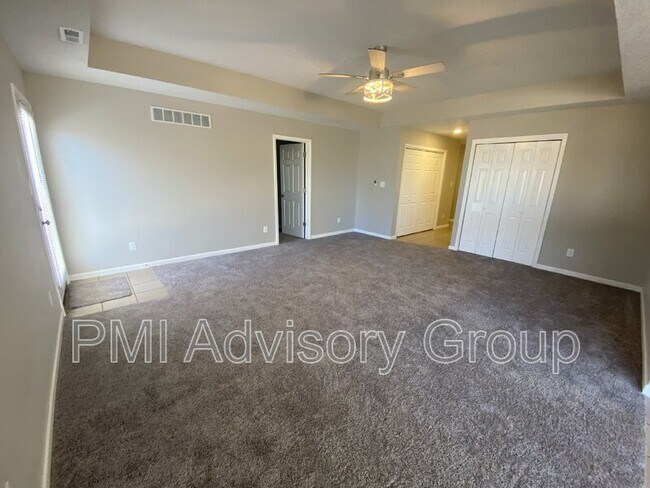 Building Photo - 7110 SW Greenview Dr