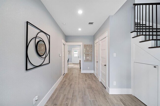 Building Photo - 5810 Balbo St
