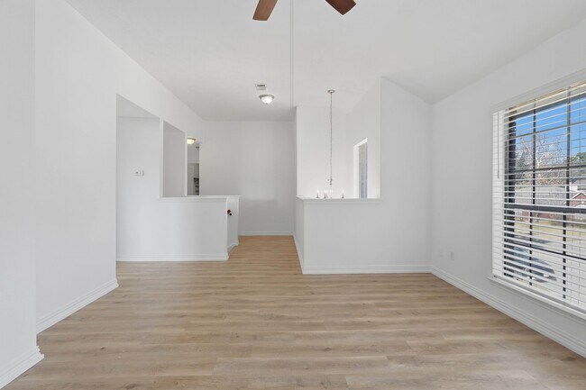 Building Photo - 2910 Cocona Ln