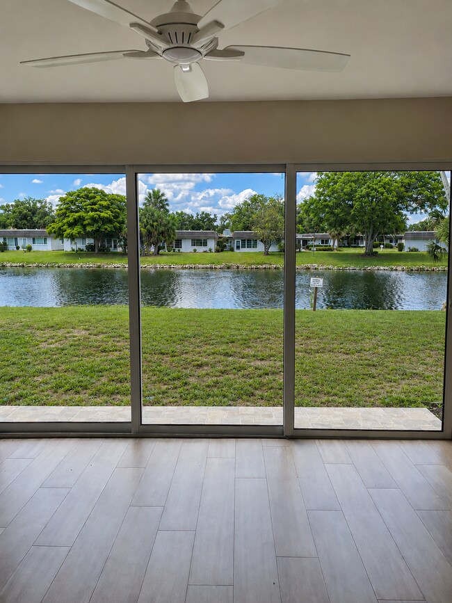 Foto del edificio - 3909 Glen Oaks Dr E