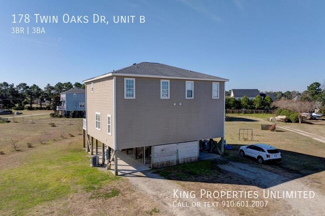 Building Photo - 178 Twin Oaks Drive unit B