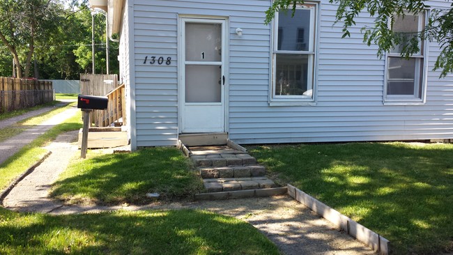 Front of house - 1308 Scott Ave