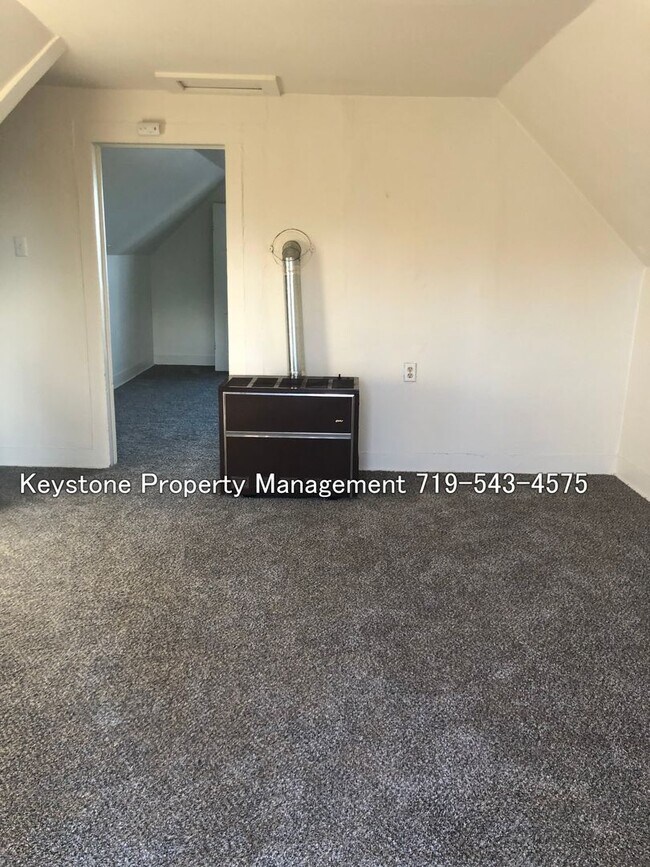 Foto del edificio - ALL UTILITIES INCLUDED! Upstairs -  1 Bed/1 Bath Apartment with $375 Off Move In Special!  $750/$750