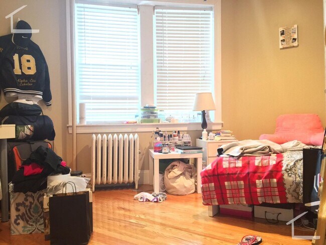 Foto del edificio - HOT BROOKLINE LISTING!!!!!