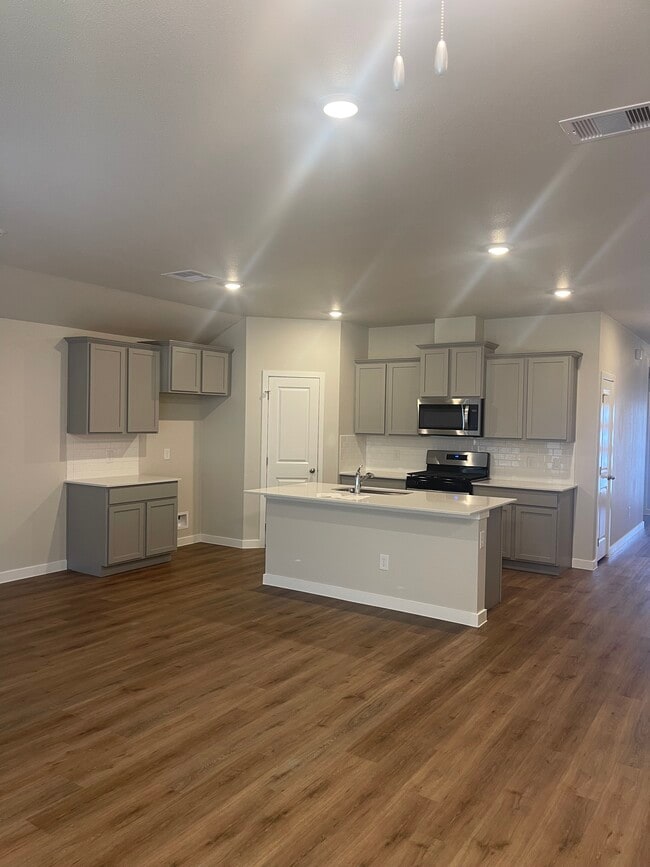 Foto del edificio - 7709 Macedonian Dr