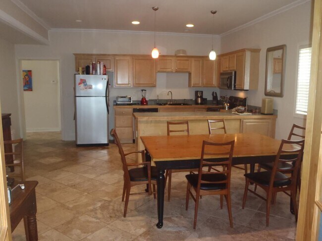 Kitchen - 2908 Idlewood Ave