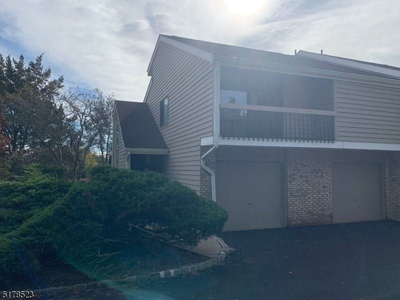 Primary Photo - 2 Evergreen Dr
