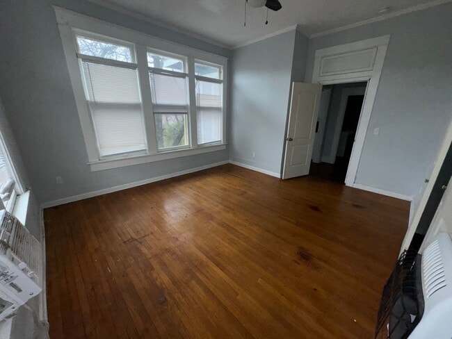 Building Photo - Two Bedroom Highland Apartment