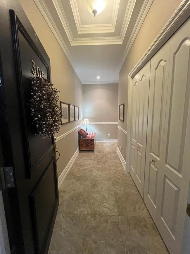 Building Photo - 323 George St