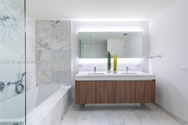 Building Photo - 401 N Birch Rd