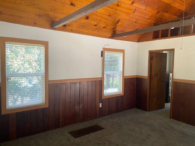 Foto del edificio - 22662 Seeley Dr