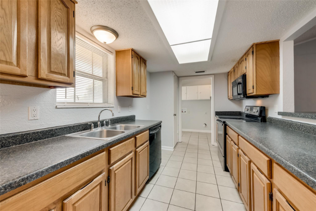 Building Photo - 5209 Daytona Dr