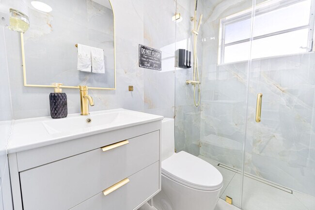 Foto del edificio - 1070 NW 193rd St