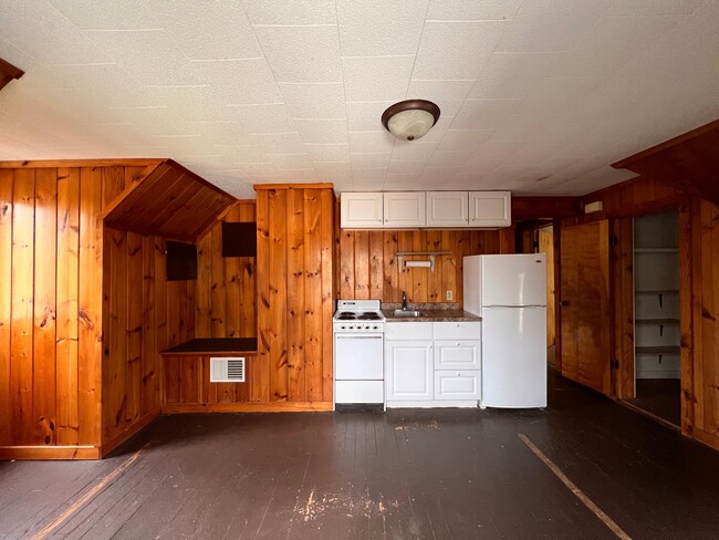 Building Photo - 1428 Cass St
