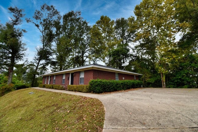 Building Photo - 402 W Florida Ave