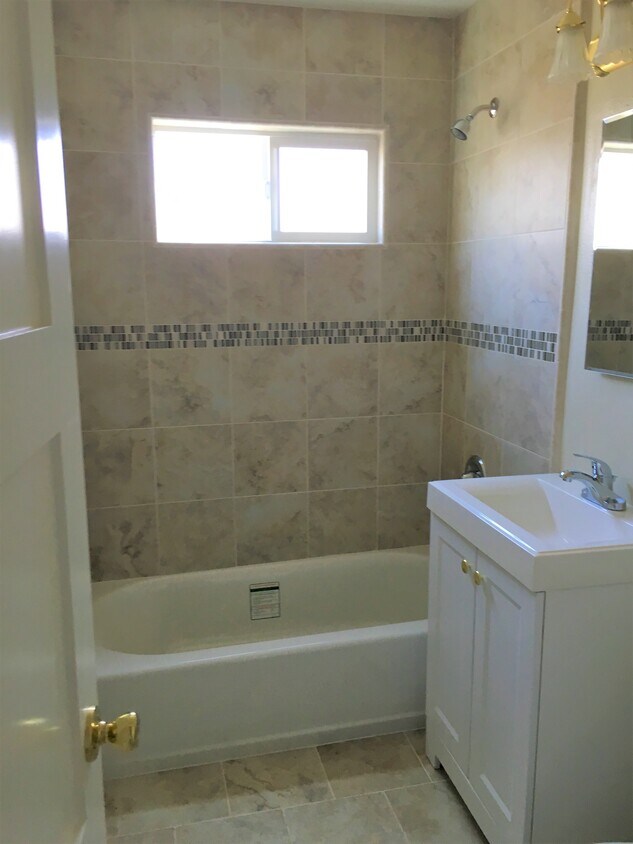 Building Photo - 314 Mar Vista Ave