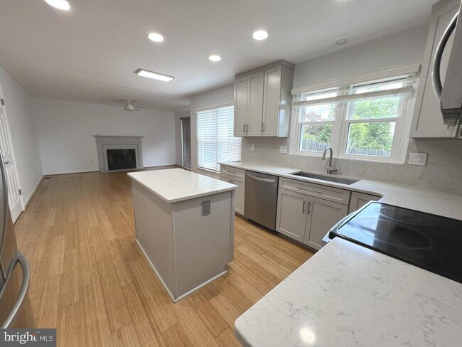 Building Photo - 8519 Wheatfield Way