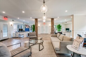 Bellaire Oaks Apartments photo'