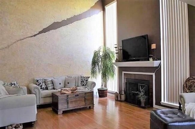 Building Photo - 2601 S Broadway St