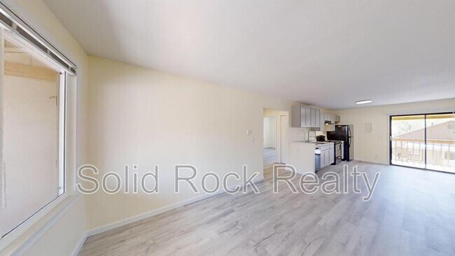 Foto del edificio - 827 Bennett Ave