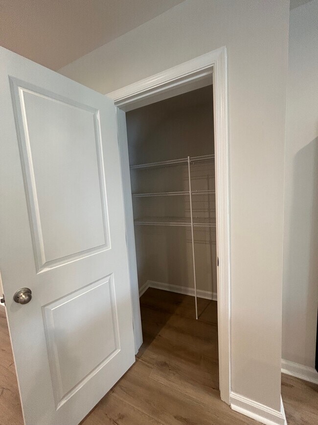 Foto del edificio - 284 Myrtle Mdws Dr