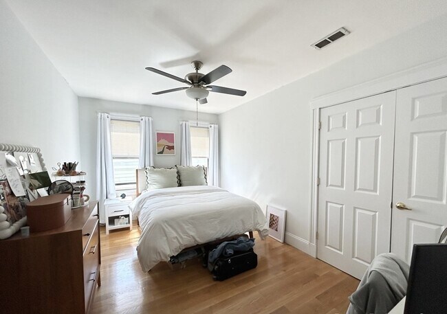 Building Photo - 916 Dorchester Ave