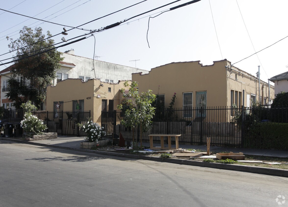 Primary Photo - 4230-4234 7/8 Burns Ave