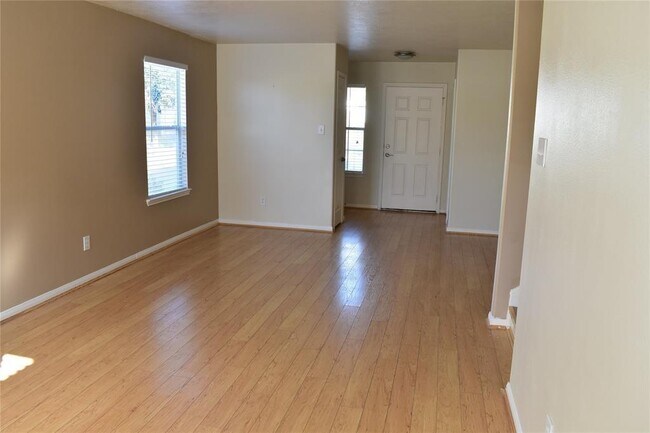 Building Photo - 6353 Austinville Dr