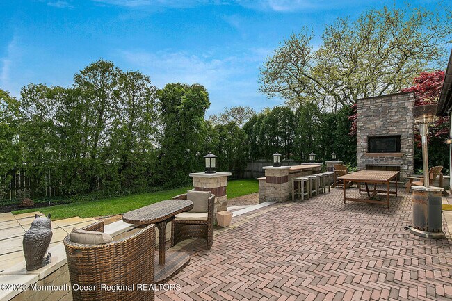 Building Photo - 2000 1st Ave