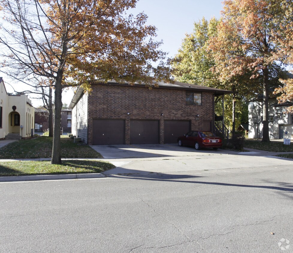 Building Photo - 4915 Huntington Ave
