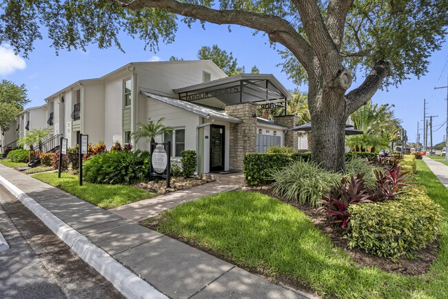 Foto del edificio - Sun Bay Palms at South Tampa