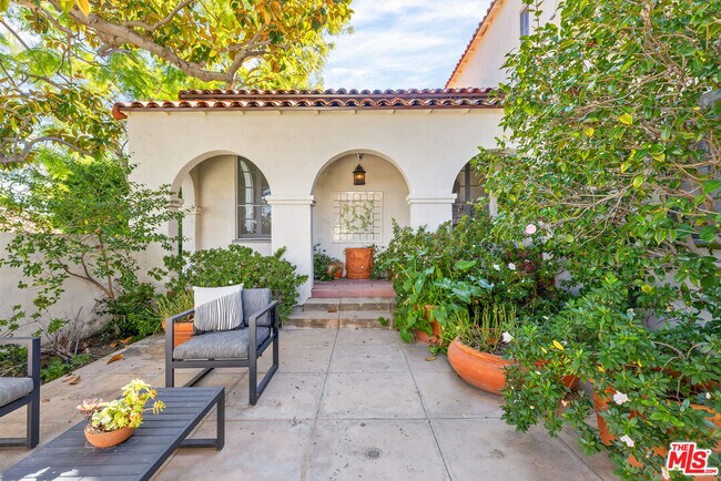 Foto del edificio - 463 S Rodeo Dr