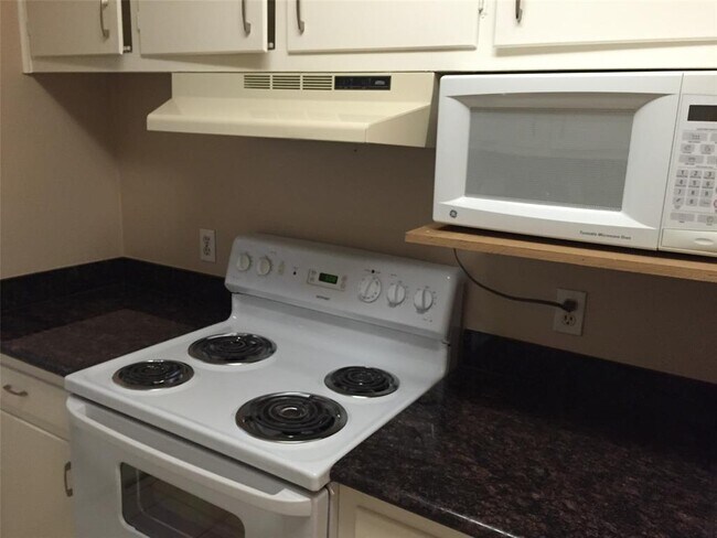 Foto del edificio - 8211 Kingsbrook Rd