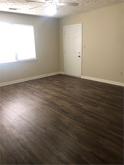 Building Photo - 335 Deer Park Dr
