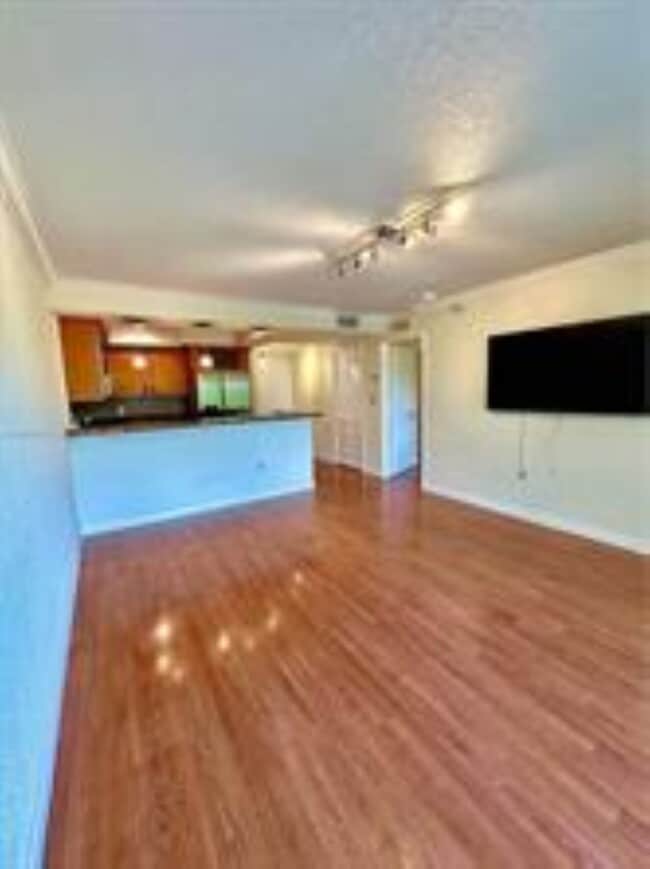 Building Photo - 151 NE 16th Ave