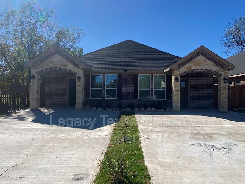 Foto principal - 103 Sabine Ave
