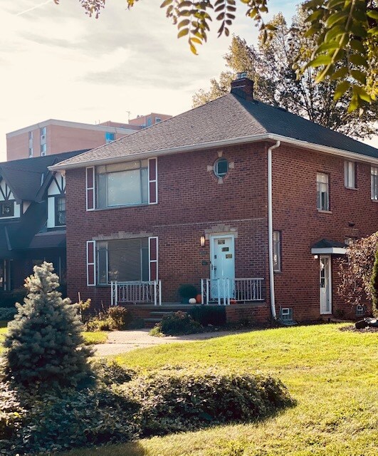 Bienvenido a casa - 11509 Lake Ave