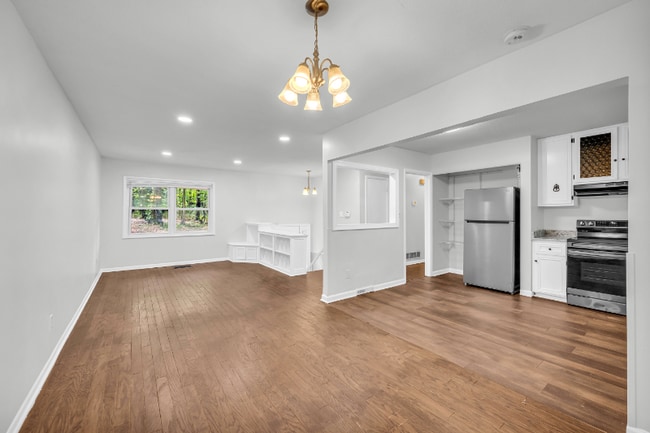 Building Photo - 360 Round Table Rd