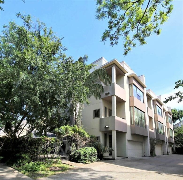 Foto principal - 1415 Bonnie Brae St