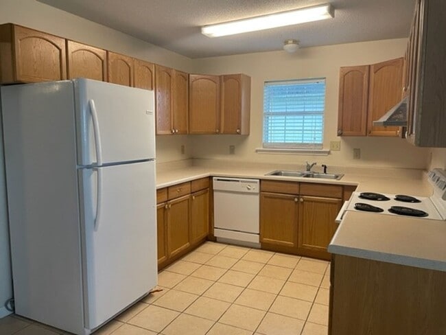 Foto del edificio - Nice 3 bedroom/2 bathroom Home in Shiloh Forrest