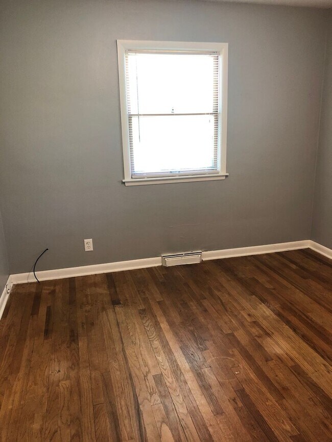 Foto del edificio - Nice 3br bedroom 1 bath home with attached...