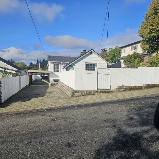 Foto del edificio - Charming and convenient 2 bed home with ba...