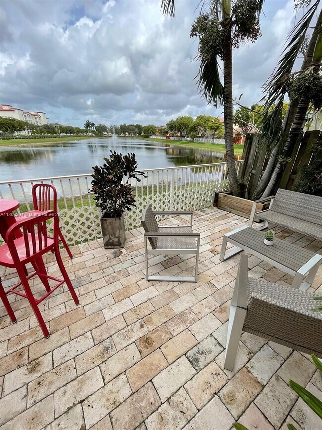 Building Photo - 10873 NW 79th St  10873 Doral Fl 33178