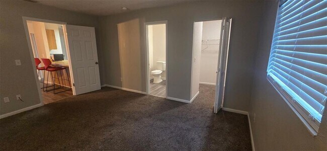 Building Photo - 25 Panorama Dr