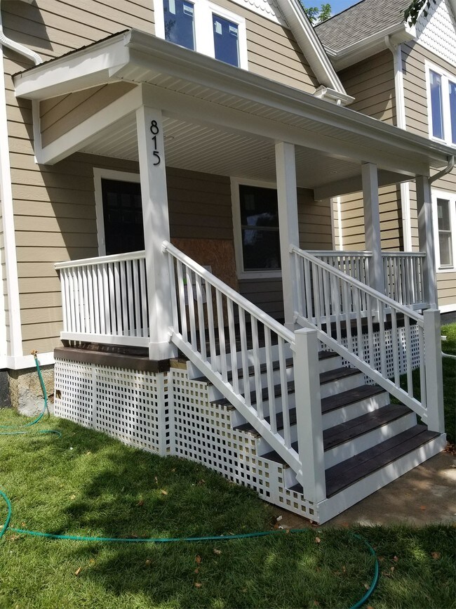 Building Photo - 815 Brookwood Pl