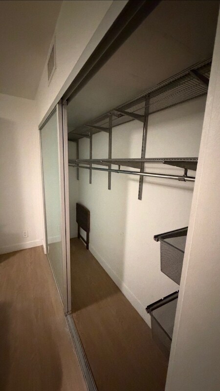 Foto del edificio - 11665 Mayfield Ave