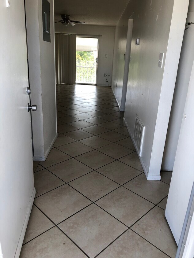 Foto principal - 809 W Lancaster Rd