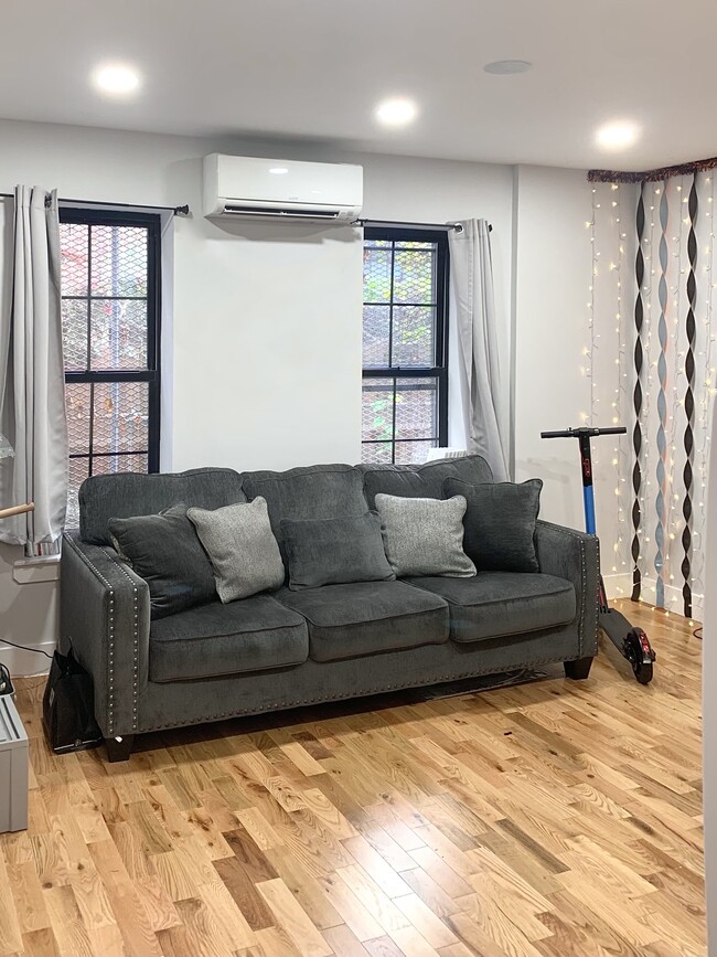 Foto del edificio - 554 E 191st St