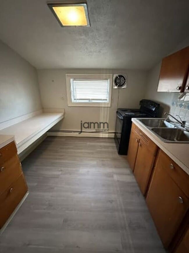 Building Photo - 14724 Clifton Blvd